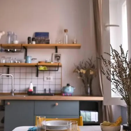 Lovely Loft Studio W Patio & Garden Apartment